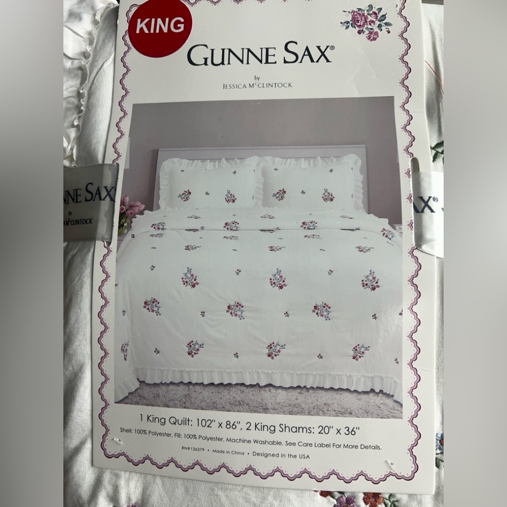Gunne Sax king size floral print quilt set